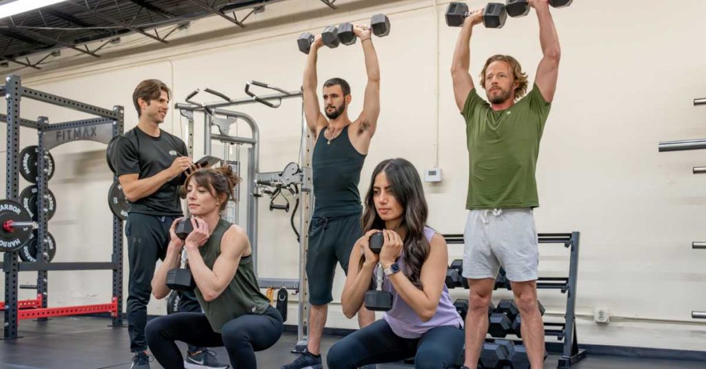 A personal trainer in Austin is conducting a small group training session