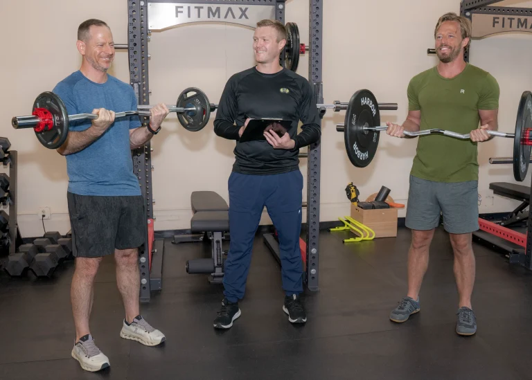 A personal trainer in Austin is conducting a small group training session