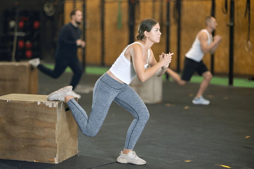 a woman performing a Bulgarian Split Squat
